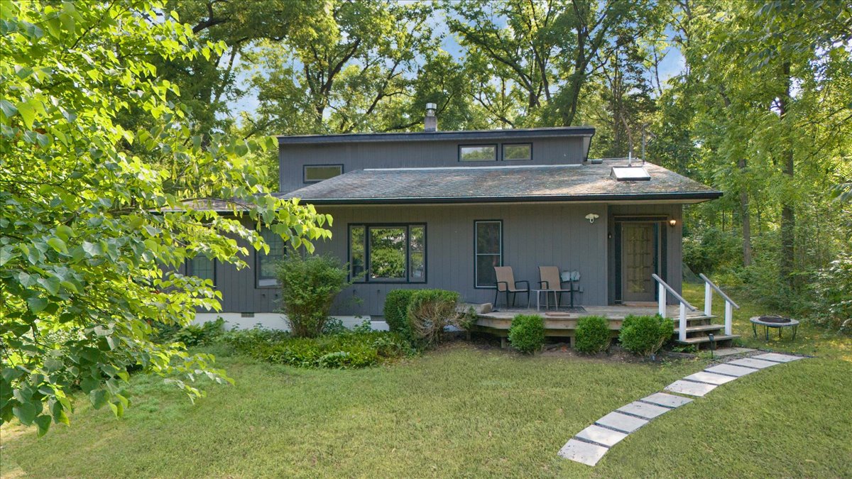 Luxury Lakefront Villa